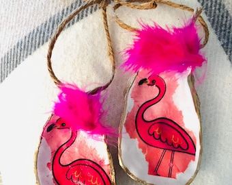 Ornement coquille d'huître flamant rose