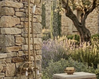 Sistema de ducha exterior de lujo en latón antiguo, conjunto de ducha de lluvia rústica montada en la pared, grifería vintage para spa de jardín.