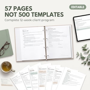Peut inclure: Un ensemble de modèles de programme client modifiable de 57 pages comprenant un document à anneaux avec le texte Discovery call et How we work together, une tablette affichant des instructions, une tasse, des lunettes et des pages volantes.