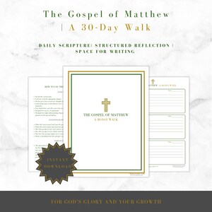Pode incluir: Páginas imprimíveis intituladas "The Gospel of Matthew | A 30-Day Walk". As páginas têm um fundo branco com bordas verdes e douradas. O texto inclui "Daily Scripture | Structured Reflection | Space for Writing".
