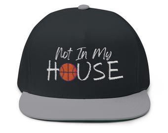 No en mi casa (Gorra de baloncesto con visera plana)