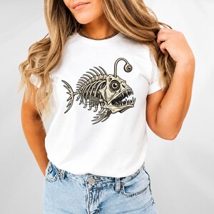 T-shirt met skelet van een zeewolf, T-shirt met een bizarre bottenvis, gotisch T-shirt met een zeedier, horror-grafisch T-shirt, alternatieve mode, unisex cadeau