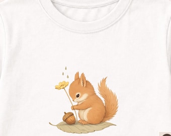 Camiseta infantil orgânica com estampa de esquilo, camiseta infantil com tema floresta, camiseta infantil neutra com estampa de animais da floresta, roupa infantil minimalista em algodão orgânico.