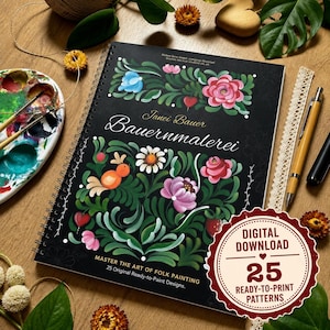 Op de afbeelding: Een spiraalgebonden boek met een zwarte kaft met kleurrijke bloemmotieven uit de volkskunst. De titel "Janei Bauer Bauernmalerei" staat in elegant schrift. Het boek bevat 25 kant-en-klare patronen voor volksschilderkunst, een digitale download.