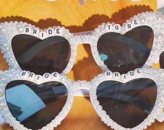 Personalisierte Sonnenbrille für die Braut, Sonnenbrille mit Herzmotiv, Sonnenbrille für den Junggesellinnenabschied, Sonnenbrille für die Braut, Sonnenbrille für den Junggesellinnenabschied, Sonnenbrille mit Perlen für die Braut