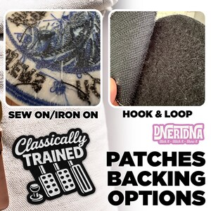 以下が含まれることがあります： Classically Trainedという文字と3つの車のペダルが描かれた白黒の刺繍ワッペン。画像には、縫い付けまたはアイロン接着が可能な布製の裏面と、黒い面ファスナーの裏面の2種類の取り付けオプションが示されています。