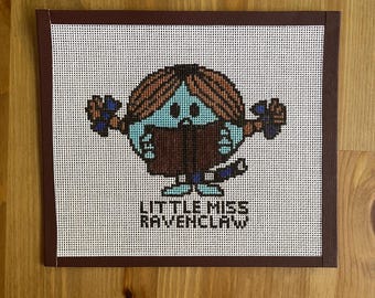 Lienzo bordado de la pequeña señorita Ravenclaw