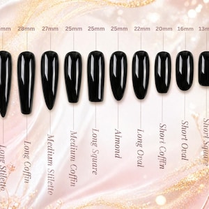 Puede incluir: Una colecci&oacute;n de u&ntilde;as postizas negras en diversas formas, como Long Stiletto, Long Coffin y Short Square. Las longitudes, que var&iacute;an de 13 mm a 30 mm, se muestran en mil&iacute;metros. Incluye formas Almond y Long Oval.