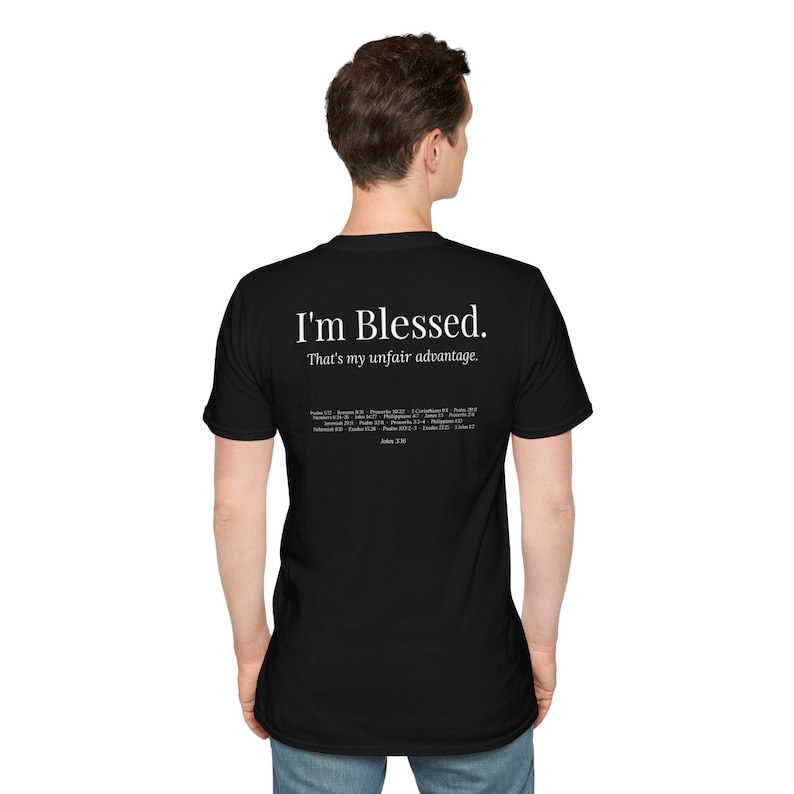 Camiseta cristiana "Soy bendecido" para hombre, camiseta con estampado religioso, camiseta con versículo bíblico Juan 3:16, regalo para papá cristiano, regalo para esposo religioso imagen 1