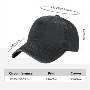 以下が含まれることがあります： ダークグレーの野球帽。つばの長さは7cm。クラウンの高さは9cm、周囲は55〜59cm。クラシックでカジュアルなスタイルです。周囲、つば、クラウンの寸法が記載されています。
