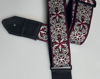 Gitaarband, rood sterpatroon, 2 inch breed, handgemaakt in Minnesota