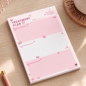 Puede incluir: Un bloc de notas rectangular de plan de tratamiento con un esquema de color rosa claro y blanco. El encabezado dice TREATMENT PLAN con una línea de fecha. La página está dividida en tres secciones con líneas para Dx y Tx, decoradas con iconos.