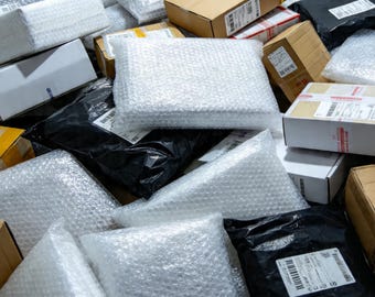 Es gibt täglich Überraschungsgeschenke, darunter Mystery Requisite, Lose und ungeöffnete Blind Boxen aus dem Warenlager.