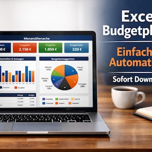 Può includere: Un laptop mostra un pianificatore di budget Excel con grafici e dati finanziari. Il testo "Excel Budgetplaner Einfach & Automatisch Sofort Download" è visibile. Una tazza di caffè e un taccuino sono sulla scrivania di legno.