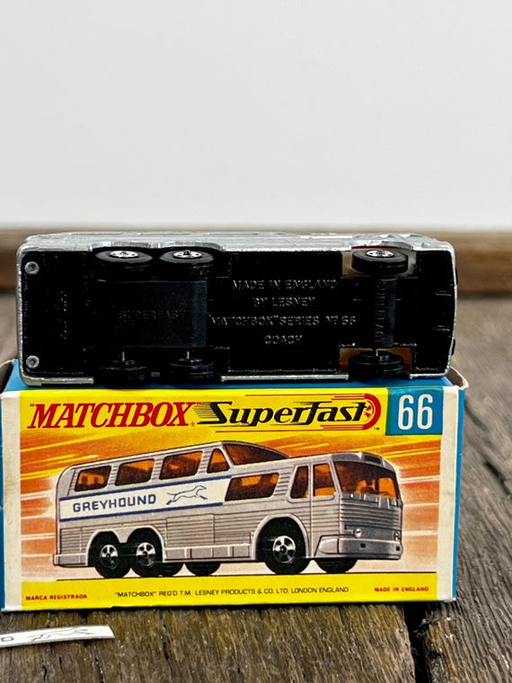 Vintage Matchbox No 66 Greyhound Coach Silver w&frasl; Original Box