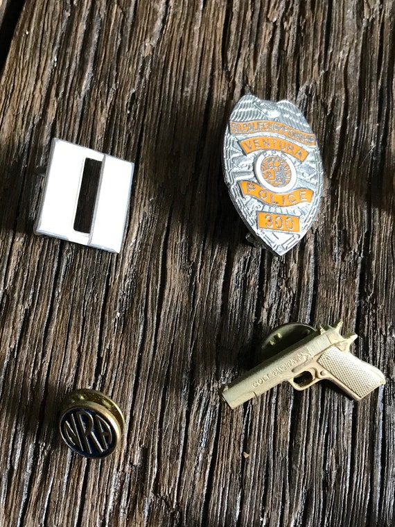 Gun Pins - 10 Assorted Vintage Gun and Police Off… - image 2