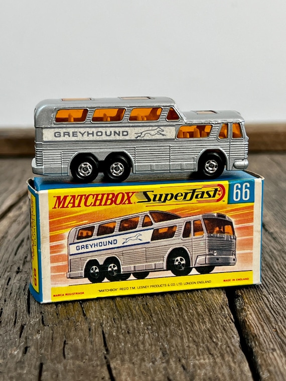 Vintage Matchbox No 66 Greyhound Coach Silver w&frasl; Original Box