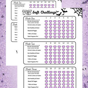 Könnte beinhalten: Ein druckbarer 75 Soft Challenge Tracker mit lila und weißem Design. Der Tracker enthält Abschnitte für Bewegung, Wasseraufnahme, gesunde Ernährung, Lesen, Schlaf und Fortschrittsfotos. Das Design beinhaltet einen Geist, Fledermäuse und Spinnweben.