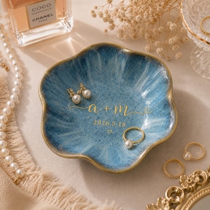 Plateau pour bagues de fiançailles en céramique personnalisé pour M. et Mme, porte-bijoux personnalisé pour une date de mariage, porte-bijoux personnalisé avec nom