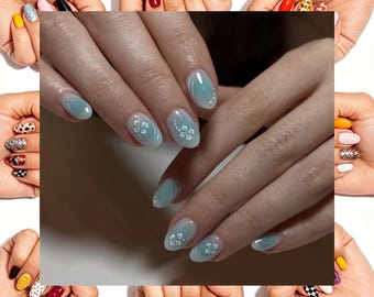 Mintblaue Ombre Press-On Nägel mit Weißen Blumen - Kurze Kunstnägel für den Alltag
