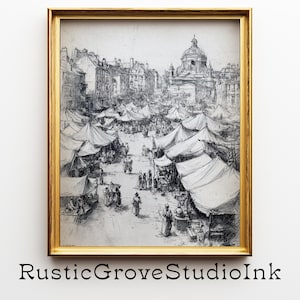 Puede incluir: Impresión en blanco y negro enmarcada de una bulliciosa escena de mercado al aire libre. La obra de arte, de estilo vintage, representa numerosos puestos de mercado con toldos, gente y edificios al fondo. El marco es dorado. El texto "RusticGroveStudioInk" está en la parte inferior.