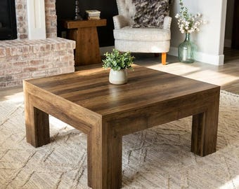 Mesa de centro cuadrada rústica marrón: mesa auxiliar para sala de estar de estilo rústico.
