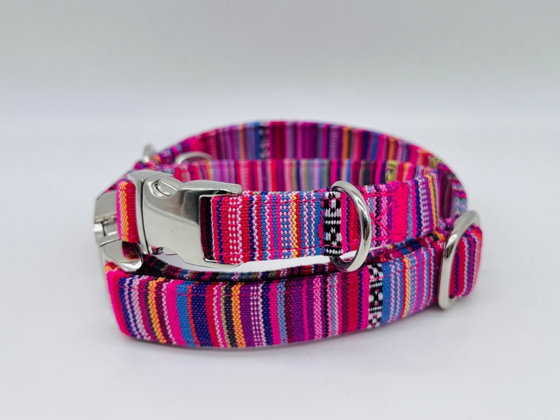 Farbenfrohes Streifen Hundehalsband Ethno, verstellbar, Klickverschluss rot/rosa Bild 1