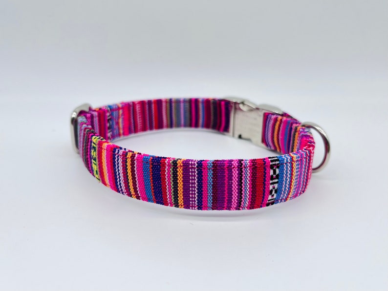 Farbenfrohes Streifen Hundehalsband Ethno, verstellbar, Klickverschluss rot/rosa Bild 3