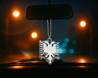 Ciondolo personalizzato per auto con bandiera albanese, realizzato in acrilico | Ciondolo per specchietto retrovisore con bandiera albanese, regalo, specchietto retrovisore, deodorante per auto, accessorio per auto albanese