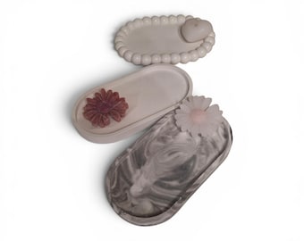 Bandeja recogepolvo de cerámica hecha a mano, una pieza de decoración moderna, clásica y elegante para el hogar. Un accesorio decorativo.
