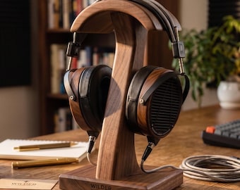 Personalized Wooden Headphone Stand – Handmade Headset Holder for Audiophiles, Gamers & Minimalist Desk Setup.