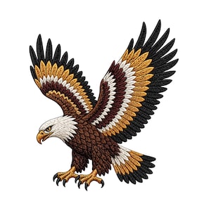 Op de afbeelding: Gedetailleerde illustratie van een vliegende adelaar met wijd gespreide vleugels. De adelaar heeft bruine, zwarte, gouden en witte veren, een witte kop en een gele snavel en klauwen. De achtergrond is wit.