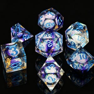 Juego de dados de DnD, juego de dados de resina con núcleo líquido azul púrpura, dados Galaxy Shimmer con lámina dorada, dados poliédricos de rol hechos a mano
