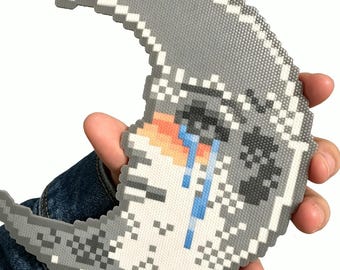 月の涙を流す三日月顔のパーラービーズパターン | ダークで柔らかなピクセルアート