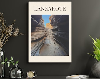 Póster del paisaje del cañón de Lanzarote / Lámina decorativa minimalista para pared con temática de viajes.