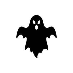 Pode incluir: Uma silhueta preta sólida de uma figura de fantasma com uma cabeça arredondada, dois olhos ovais e uma boca oval. O corpo tem bordas irregulares e onduladas ao longo da parte inferior e dos lados, criando uma forma espectral clássica com braços estendidos.