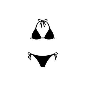 Puede incluir: Un conjunto de bikini negro, con un top triangular con lazos y una braguita a juego con laterales anudados. El traje de baño se presenta en un estilo minimalista sobre un fondo blanco, ideal para la playa o la piscina.