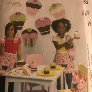 McCall&#39;s 6052 Apron CupCake Bag Headband Room Accessories Uncut