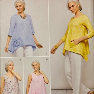 Puede incluir: El patrón Simplicity 8603 presenta cuatro diseños de tops para mujer. Los tops son en azul claro, amarillo, rosa y estampados florales. El patrón incluye tallas XS-XL.