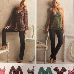Puede incluir: Patrón de costura Simplicity con seis diseños de tops fáciles de hacer. El patrón incluye tops con escotes en V, mangas largas y tirantes finos. Tallas D5: 4, 6, 8, 10, 12, tallas europeas 30-38 y francesas 32-40.