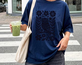 -shirt floral hibou Cottagecore | T-shirt monochrome de style linogravure d'art folklorique | t-shirt oversize