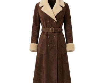 Cappotto lungo da donna in camoscio color espresso con inserti in montone, giacca invernale di lusso con ricami.