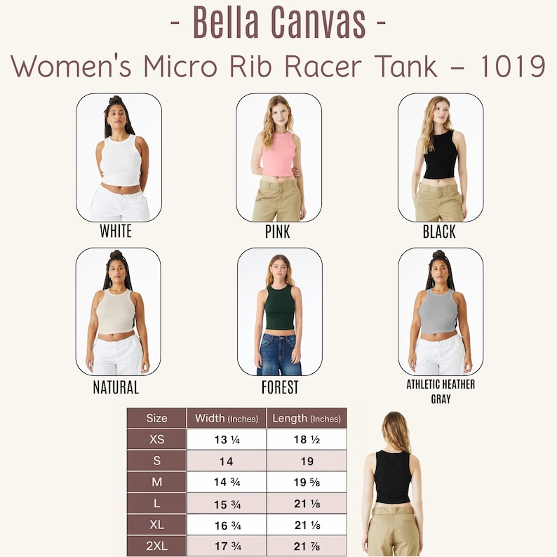 Op de afbeelding: Een productafbeelding toont een Bella Canvas Micro Rib Racer Tanktop voor dames in zes kleuren: wit, roze, zwart, naturel, bosgroen en athletic heather grijs. Een maattabel geeft afmetingen in inches voor maten XS tot 2XL.