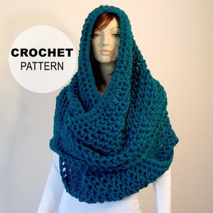 Puede incluir: Bufanda de crochet de color turquesa con capucha, de diseño amplio, suelto y drapeado. La bufanda está hecha con un patrón de punto sencillo y es perfecta para mantenerse caliente en invierno.