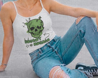 Schädel Krone Crop Tank, Bella Canvas 1012 Micro-Rib Tank Top, geheime Bedrohung Schädel Grafik Shirt, Damen Streetwear Top, Alt Punk Geschenk