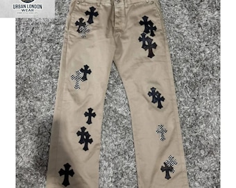 ベージュのゴシッククロスパッチパンツ：Y2Kストリートウェアパンツ