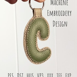 文字Cの刺繍デザイン｜イニシャルキーホルダーITHパターン｜モノグラム刺繍ファイル｜ミシン刺繍キーホルダー｜デジタルダウンロード