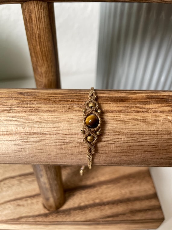 Handgeknüpftes Makramee Armband mit Naturstein und Messingperlen - verstellbar - Boho Fairy Schmuck - Geschenk für sie - minimalistisch