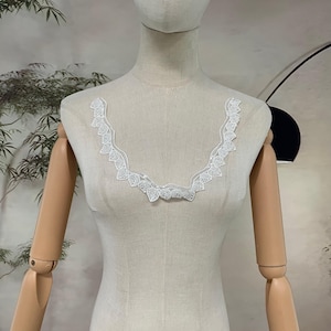 Gargantilla nupcial de encaje con lentejuelas y forma de hoja, collar de boda con botón desmontable, encaje bordado, gargantilla minimalista de encaje hecha a mano.