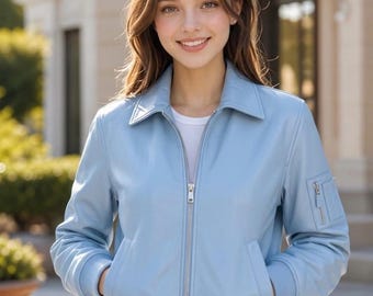 Giacca bomber da donna in vera pelle blu e bianca, cappotto stile motociclista con cerniera frontale.